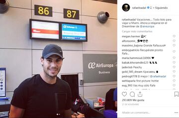 Rafa Nadal en el aeropuerto a punto de comenzar sus vacaciones