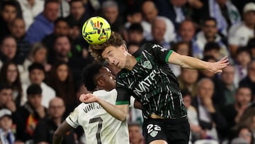 Soccer Football - LaLiga - Real Madrid v Elche - Santiago Bernabeu, Madrid, Spain - March 14, 2026 Elche's David Affengruber in action with Real Madrid's Vinicius Junior REUTERS/Alejandro Martinez Velez