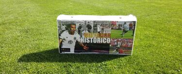 El curioso regalo de Valdivia a Paredes tras el récord goleador