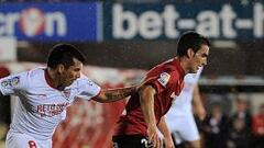 <b>REGRESO AL ONCE. </b>Alejandro Alfaro conduce el balón ante Medel en el Mallorca-Sevilla del sábado.