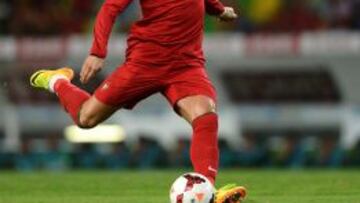 TENSIÓN. Cristiano, con Pepe y Coentrao, afrontará otra repesca...