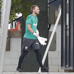 Cillessen sufre una lesión en el cuádriceps