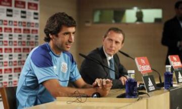 Rueda de prensa de Raúl en el estadio Santiago Bernabeu.