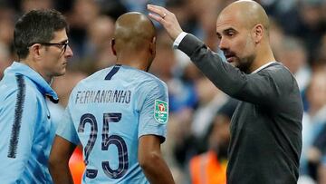 Fernandinho y Guardiola en la final de la Copa de la Liga.