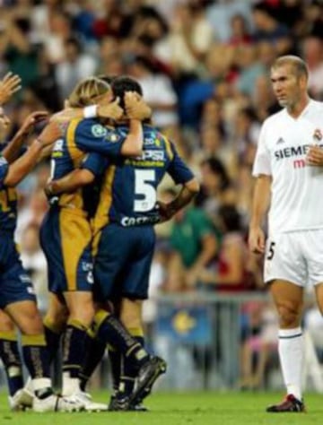 En 2004, los Pumas se convirtieron en el único equipo mexicano que ha sido invitado a disputar el Trofeo Santiago Bernabéu y además se lo llevó a sus vitrinas.