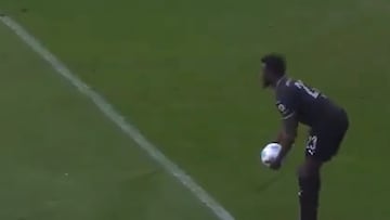 Esto lleva 3 millones de visitas: los dos penales más absurdos en años... ¡y en un mismo partido!