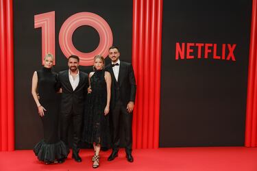 Daphne Cañizares, Dani Carvajal, Melanie Cañizares y Joselu a su llegada al acto de celebración del décimo aniversario de la plataforma Netflix en España