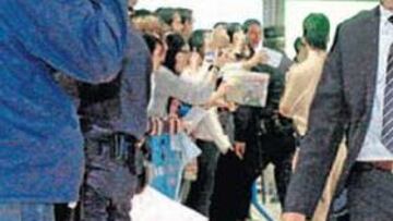 <b>DIRECTOR DE ORQUESTA. </b>Raúl llevará hoy la batuta en el Madrid, que anoche llegó a Valencia.