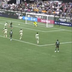 Es el chileno del momento y anotó un nuevo gol por tercer partido consecutivo: ¡gran definición!