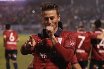 Roberto Gutiérrez celebra el gol del triunfo para Católica.