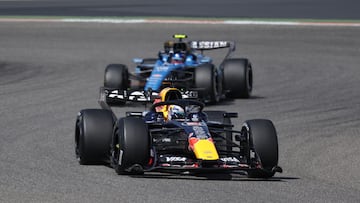 Max Verstappen (Red Bull RB22) y Carlos Sainz (Williams FW48). Sakhir, Bahréin. F1 2026.