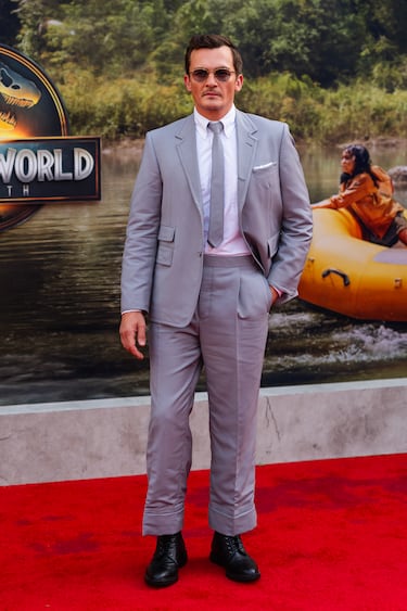Rupert Friend posa en la alfombra roja de 'Jurassic World: El renacer' en el Lincoln Center, Nueva York.