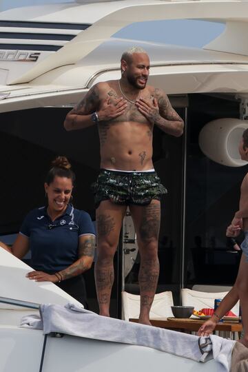 Las fotos de Neymar en Ibiza que suscitan comentarios