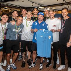 Uruguay visita a Fernando Alonso antes de viajar a Qatar