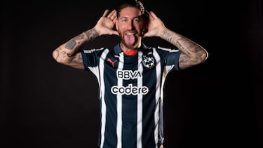 This handout picture released by Monterrey Rayados football club shows new signing Spanish football player Sergio Ramos posing for a picture wearing the team Jersey in Madrid on February 5, 2025. Spanish football player Sergio Ramos is the new signing of Rayados de Monterrey of Mexico's La Liga, the club announced on its social networks on February 6, 2025, with a message in which it highlighted the Spaniard as a �historic defender� in world football. (Photo by Handout / Monterrey Rayados Football Club / AFP) / RESTRICTED TO EDITORIAL USE - MANDATORY CREDIT "AFP PHOTO / MONTERREY RAYADOS FOOTBALL CLUB / HANDOUT / " - NO MARKETING NO ADVERTISING CAMPAIGNS - DISTRIBUTED AS A SERVICE TO CLIENTS