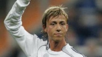Guti, renovado hasta 2010 y Roberto Carlos hasta 2008