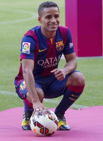 Llegó al Barcelona en 2014 y, tras varias cesiones, terminó su contrato en 2019.


