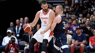 Marc Gasol frente a Mason Plumlee.