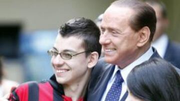 Berlusconi: "Sería bello para la afición que volviera Kaká"