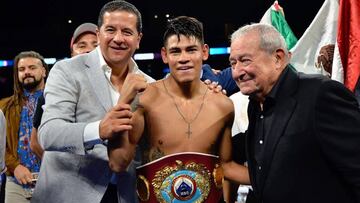 Fernando Beltr&aacute;n, Emanuel Navarrete y Bob Arum.