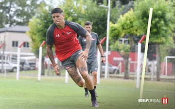 Al no tener muchos minutos en el Manchester United, el defensa central de 29 años llegó a préstamo con Estudiantes de la Plata en Argentina.