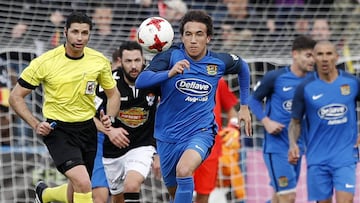 Luis Milla, jugador del Fuenlabrada, arma un contragolpe en el partido del pasado domingo contra el CF Talavera de la Reina.
