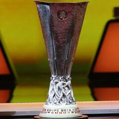 La afición del Vitoria calla al presidente del Steaua: "Córtate la cabeza, idiota"