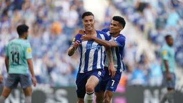 Matheus Uribe y Luis Díaz en un partido del Porto