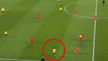 La increíble técnica del lateral marroquí del Borussia Dortmund