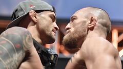 Dustin Poirier y Conor McGregor en el pesaje del UFC 257.