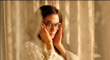 Angelina Jolie llora emocionada y se encamina hacia el Oscar tras los 8 minutos de ovación a ‘Maria’ en Venecia