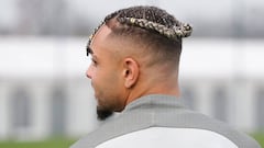 El twitter del PSG, 'asustado' con el nuevo peinado de Kurzawa