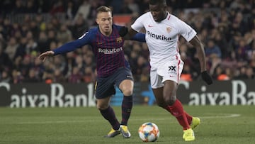 Arthur, ante Amadou en el Barcelona-Sevilla