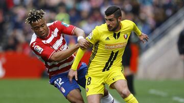 07/04/18 PARTIDO SEGUNDA DIVISION
GRANADA - OSASUNA
Pierre Kunde Malong (Granada CF) y Fran Merida (CA Osasuna)