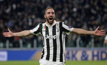 Soccer Football - Champions League - Juventus vs Tottenham Hotspur - Allianz Stadium, Turin, Italy - February 13, 2018 Juventus’ Gonzalo Higuain celebrates scoring their first goal