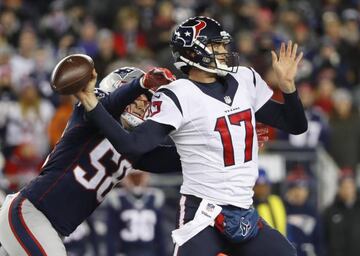 Brock Osweiler a punto estuvo de perder un balón fundamental, perouna falta a favor hizo que el drive permaneciese vivo.