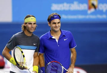 Nadal y Federer en la presentaci&oacute;n de un partido de individuales.