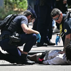 Susto en el Tour: un espectador apuñala a un policía y recibe un disparo