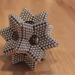 Un niño de 10 años recibe una sorpresa ilegal en una tienda falsa como regalo del Calendario de Adviento