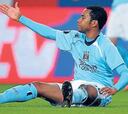Robinho se enfrenta a Hughes al ser sustituido