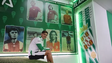 Requena posa ante los internacionales del Córdoba