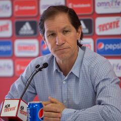 Chivas anuncia de manera oficial la salida de Jaime Ordiales