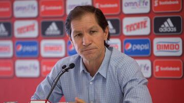 Jaime Ordiales se va de Chivas sorprendido.