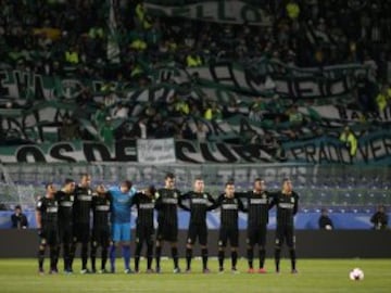 Football Soccer - Atletico Nacional v Kashima Antlers - FIFA Club World Cup Semi Final - Suita City Football Stadium, Osaka, Japan - 14/12/16 Atletico Nacional players observe a minutes silence as respect for the victims of the Colombia plane crash contai