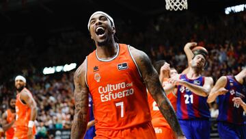 Chris Jones celebra una acción.