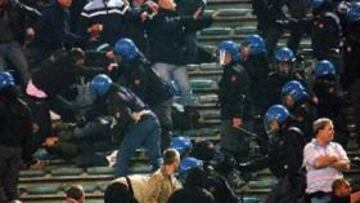 <b>INDIGNANTE.</b> Las imágenes vistas ayer en Roma se están repitiendo con demasiada asiduidad en el mundo del fútbol.