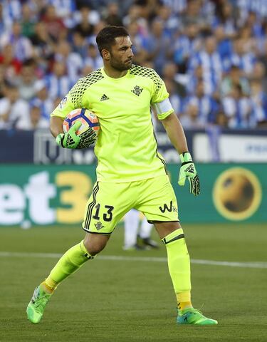 Defendió la portería del Betis desde el 2013 hasta 2018.