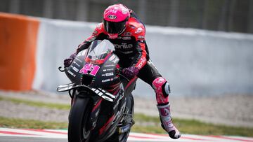 Aleix Espargar&oacute;, con la Aprilia en Montmel&oacute;.