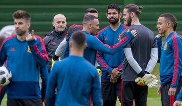 Diego Costa, Iago Aspas y De Gea entre el grupo.