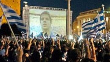 <b>ALEGRÍA</b>. Grecia ha celebrado en la calle el pase a la final de la Eurocopa.